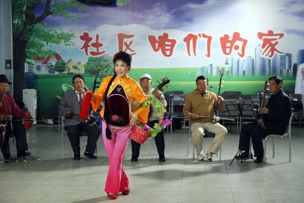 怡园社区唱红歌.jpg