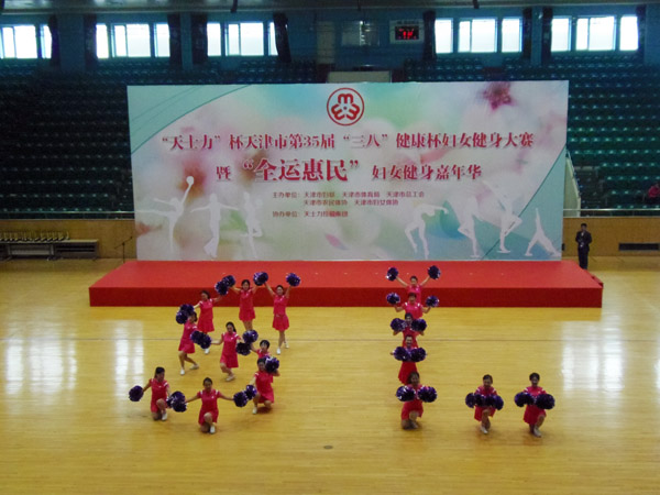 双滦代表团演出现场_600.jpg